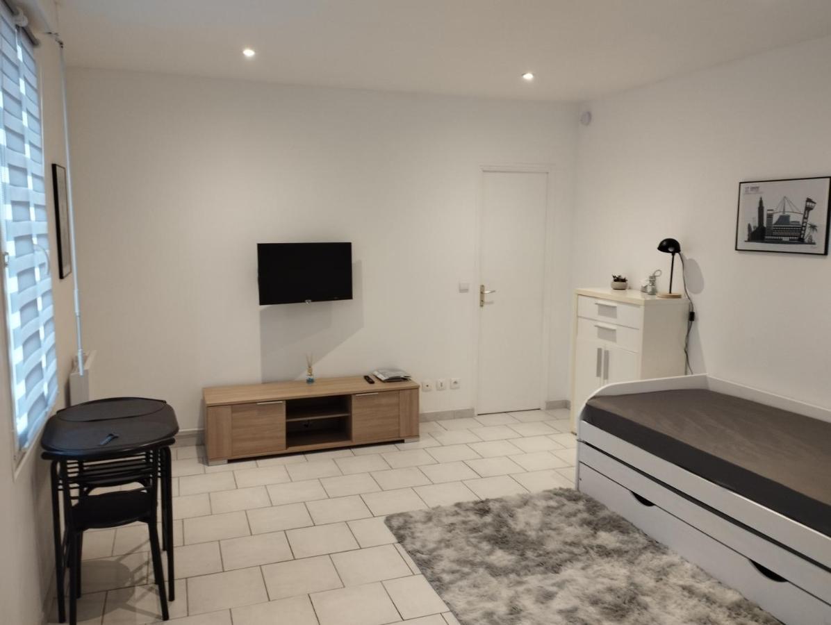 Charmant Studio Canape Lit Netflix Prime Video Dazn Wifi Le Havre Kültér fotó